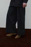 SİYAH ÇITÇIT DETAYLI SÜET PANTOLON