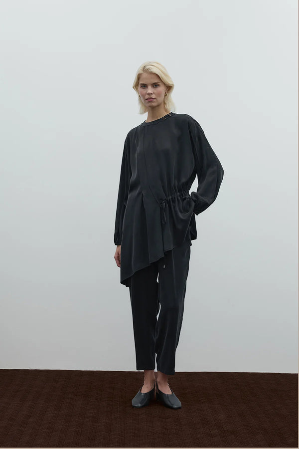 SİYAH ASİMETRİK İPEK CUPRO BLUZ - Clande