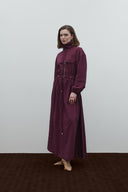 BORDO ALLER DETAYLI MODAL ELBİSE