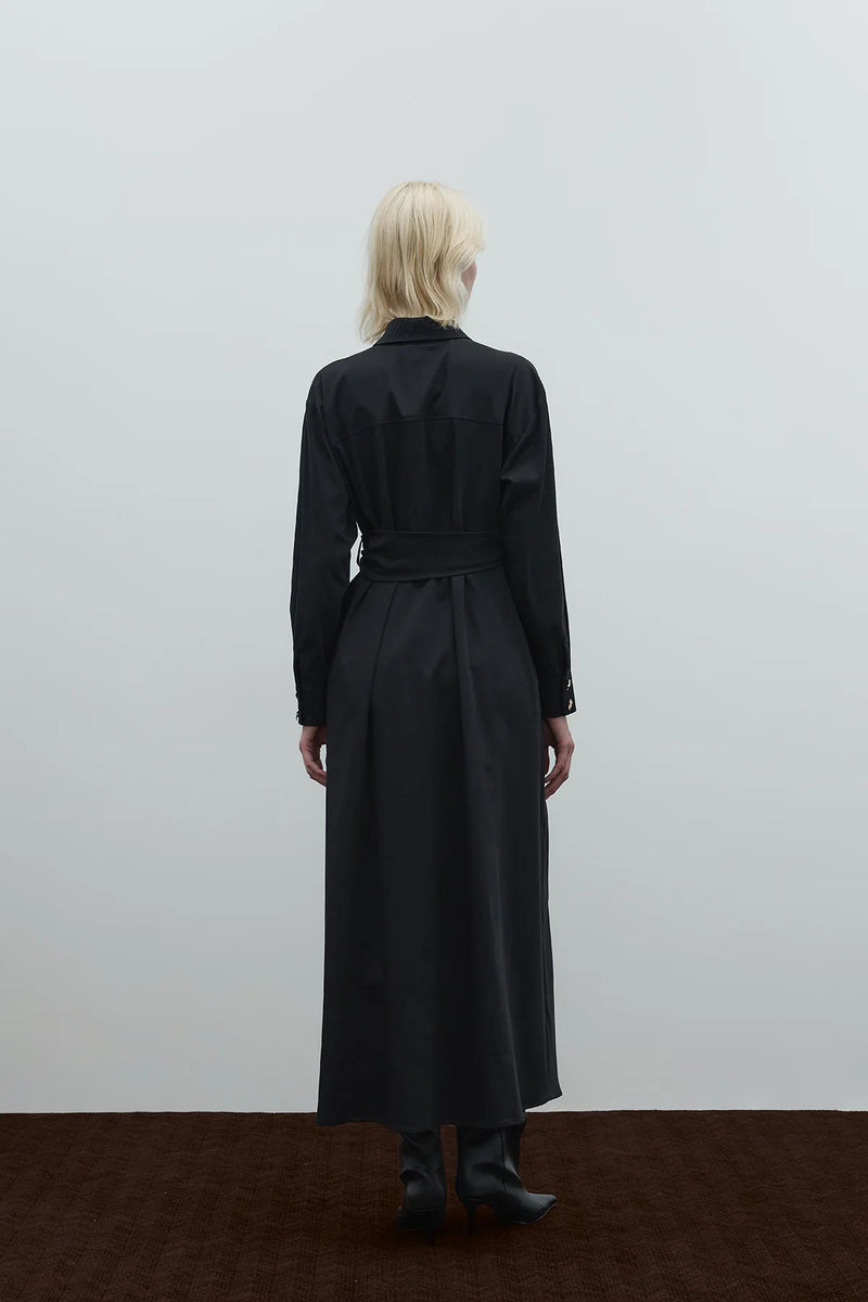 SİYAH NAKIŞLI KEMERLİ POPLİN ELBİSE - Clande