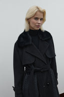 SİYAH KÜRK DETAYLI KAŞE KABAN