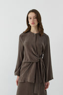 KAHVE BAĞLAMALI İPEK CUPRO BLUZ - Clande