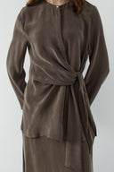 KAHVE BAĞLAMALI İPEK CUPRO BLUZ - Clande