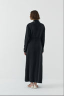 SİYAH YAKA TAŞ DETAYLI İPEK CUPRO ELBİSE - Clande