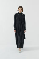 SİYAH YAKA TAŞ DETAYLI İPEK CUPRO ELBİSE - Clande