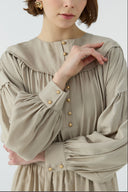 BEJ DÜĞME DETAYLI MODAL ELBİSE