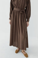 KAHVE DÜĞME DETAYLI MODAL ELBİSE