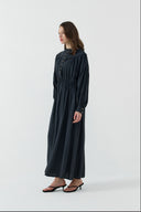 SİYAH DÜĞME DETAYLI MODAL ELBİSE