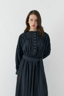 SİYAH DÜĞME DETAYLI MODAL ELBİSE