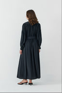 SİYAH DÜĞME DETAYLI MODAL ELBİSE