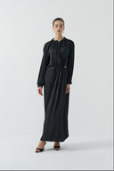 SİYAH BÜZGÜLÜ PARLAK ELBİSE