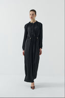 SİYAH BÜZGÜLÜ PARLAK ELBİSE