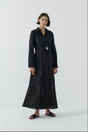 SİYAH NAKIŞ DETAYLI KETEN ELBİSE - Clande