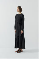 SİYAH DÜĞME DETAYLI KATMANLI KETEN ELBİSE - Clande