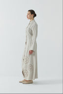 BEJ NAKIŞ DETAYLI KETEN ELBİSE - Clande