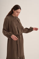KAHVE BOMBER CEKETLİ CUPRO ELBİSE