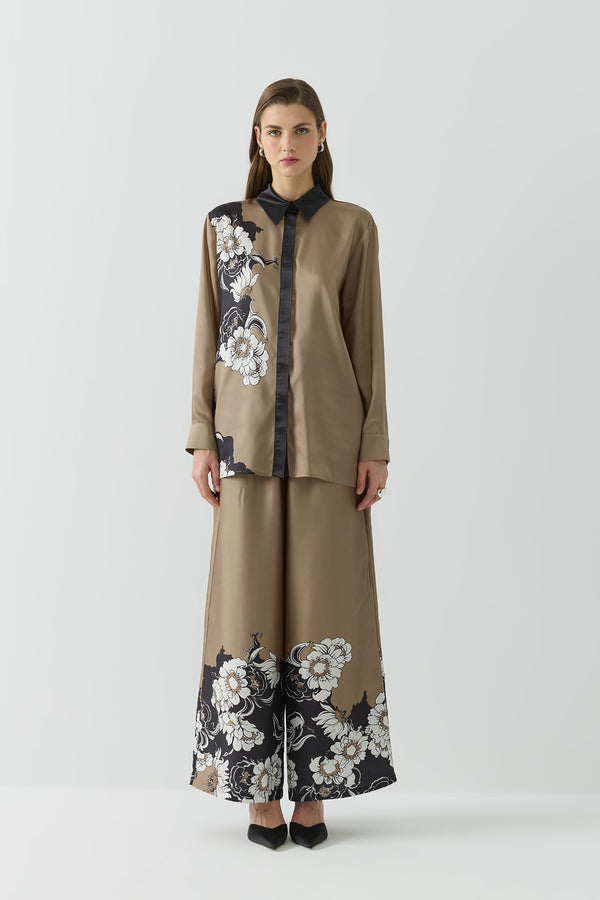 DESENLİ TAŞ DETAYLI GÖMLEK CAMEL