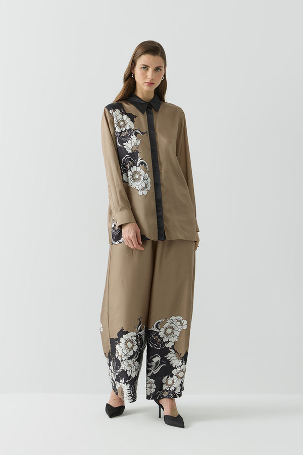 DESENLİ TAŞ DETAYLI GÖMLEK CAMEL