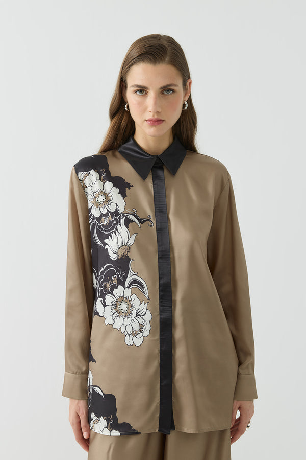 DESENLİ TAŞ DETAYLI GÖMLEK CAMEL